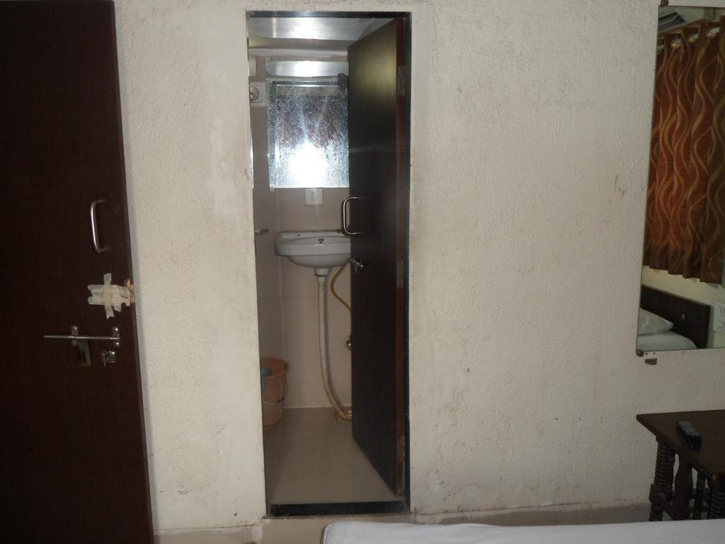 Hotel Atithi アーメダバード エクステリア 写真