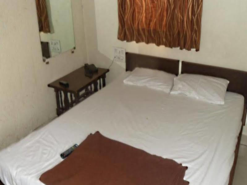 Hotel Atithi アーメダバード エクステリア 写真